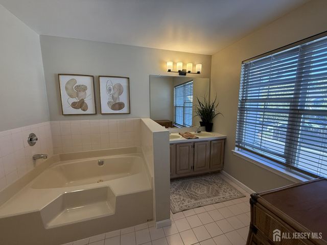 73 Heather Court, South Brunswick, NJ 08852