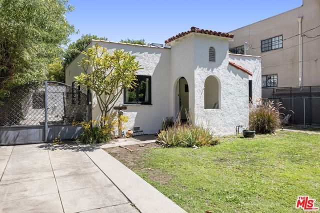11269 La Maida Street, North Hollywood (los Angeles), CA 91601