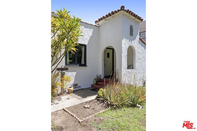 11269 La Maida Street, North Hollywood (los Angeles), CA 91601