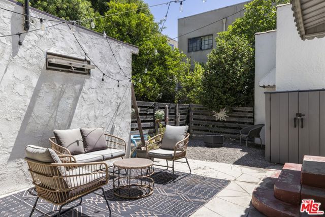 11269 La Maida Street, North Hollywood (los Angeles), CA 91601