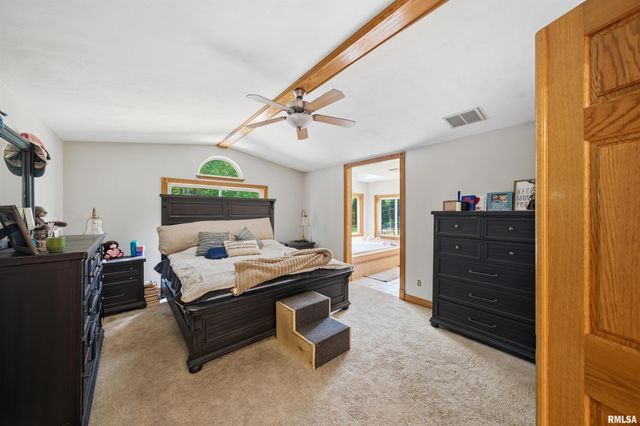 6421 N JAMESTOWN Road, Peoria, IL 61615