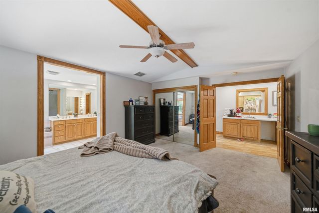 6421 N JAMESTOWN Road, Peoria, IL 61615