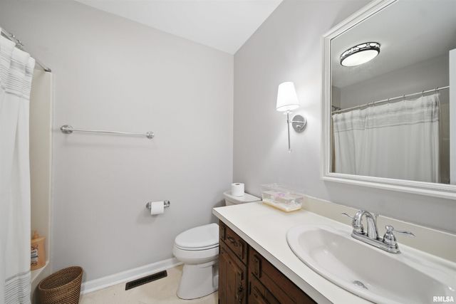 6421 N JAMESTOWN Road, Peoria, IL 61615