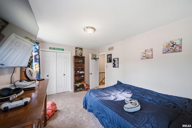 6421 N JAMESTOWN Road, Peoria, IL 61615