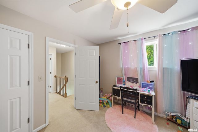6421 N JAMESTOWN Road, Peoria, IL 61615