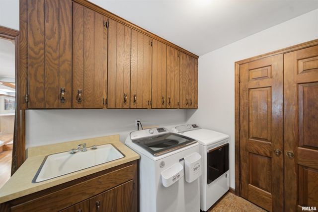 6421 N JAMESTOWN Road, Peoria, IL 61615