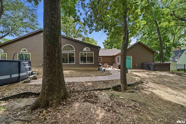 6421 N JAMESTOWN Road, Peoria, IL 61615