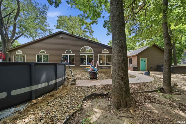 6421 N JAMESTOWN Road, Peoria, IL 61615