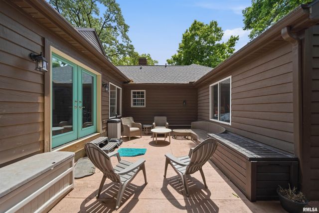6421 N JAMESTOWN Road, Peoria, IL 61615