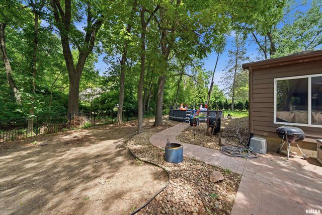 6421 N JAMESTOWN Road, Peoria, IL 61615