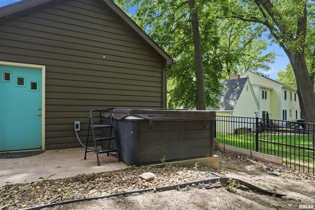 6421 N JAMESTOWN Road, Peoria, IL 61615