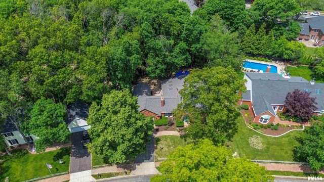 6421 N JAMESTOWN Road, Peoria, IL 61615