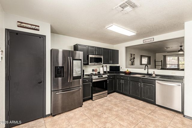3032 W Red Fox Road, Phoenix, AZ 85083