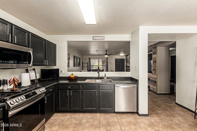 3032 W Red Fox Road, Phoenix, AZ 85083