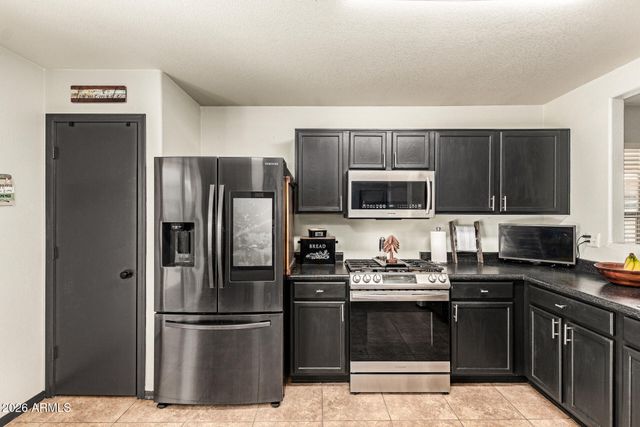 3032 W Red Fox Road, Phoenix, AZ 85083