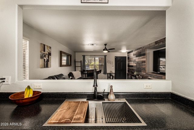 3032 W Red Fox Road, Phoenix, AZ 85083