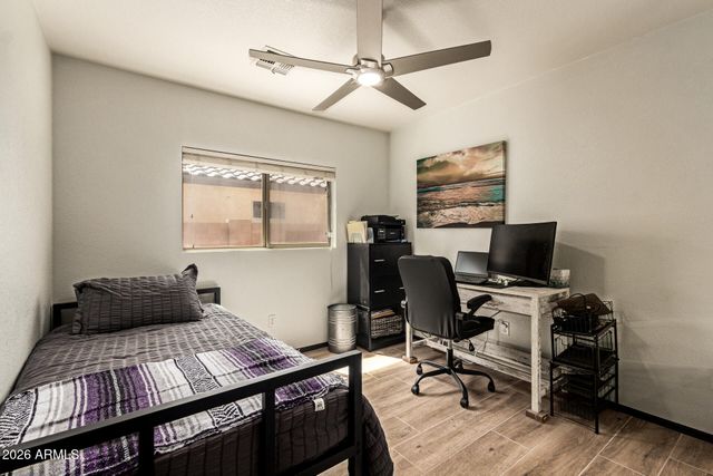 3032 W Red Fox Road, Phoenix, AZ 85083