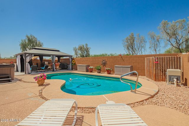 3032 W Red Fox Road, Phoenix, AZ 85083