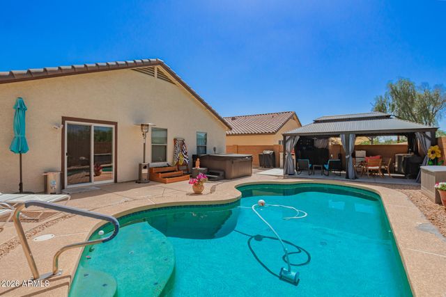 3032 W Red Fox Road, Phoenix, AZ 85083