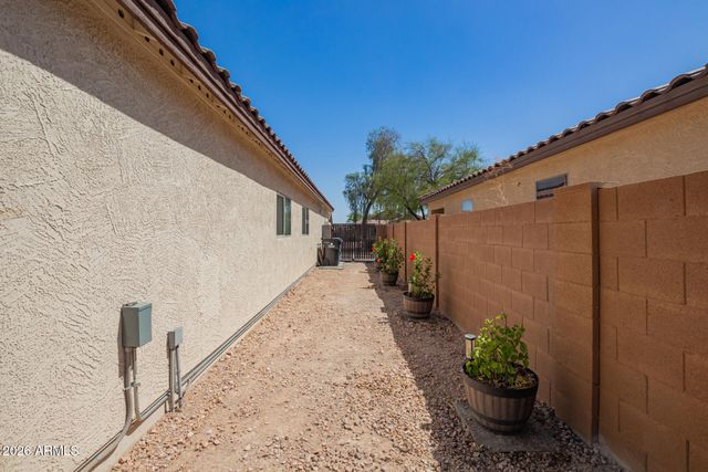 3032 W Red Fox Road, Phoenix, AZ 85083
