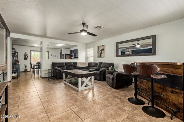 3032 W Red Fox Road, Phoenix, AZ 85083