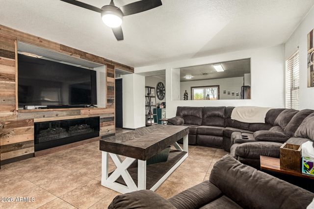3032 W Red Fox Road, Phoenix, AZ 85083