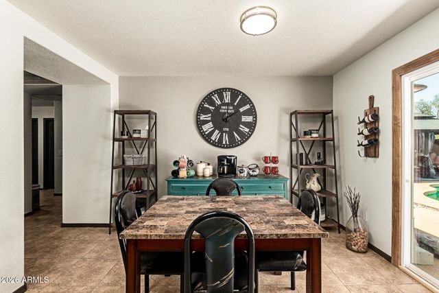3032 W Red Fox Road, Phoenix, AZ 85083