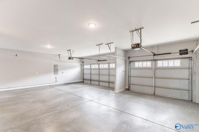 7519 Flint Crossing Circle, Owens Cross Roads, AL 35763