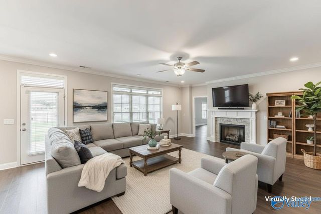 7519 Flint Crossing Circle, Owens Cross Roads, AL 35763