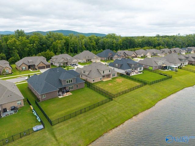 7519 Flint Crossing Circle, Owens Cross Roads, AL 35763