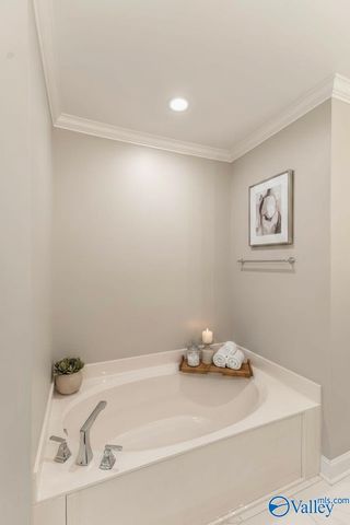 7519 Flint Crossing Circle, Owens Cross Roads, AL 35763