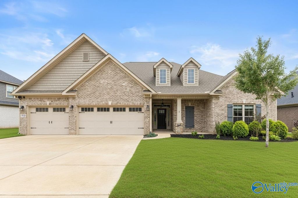7519 Flint Crossing Circle, Owens Cross Roads, AL 35763