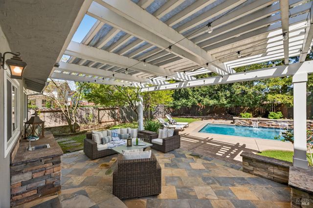 3932 Montrose St, Napa, CA 94558