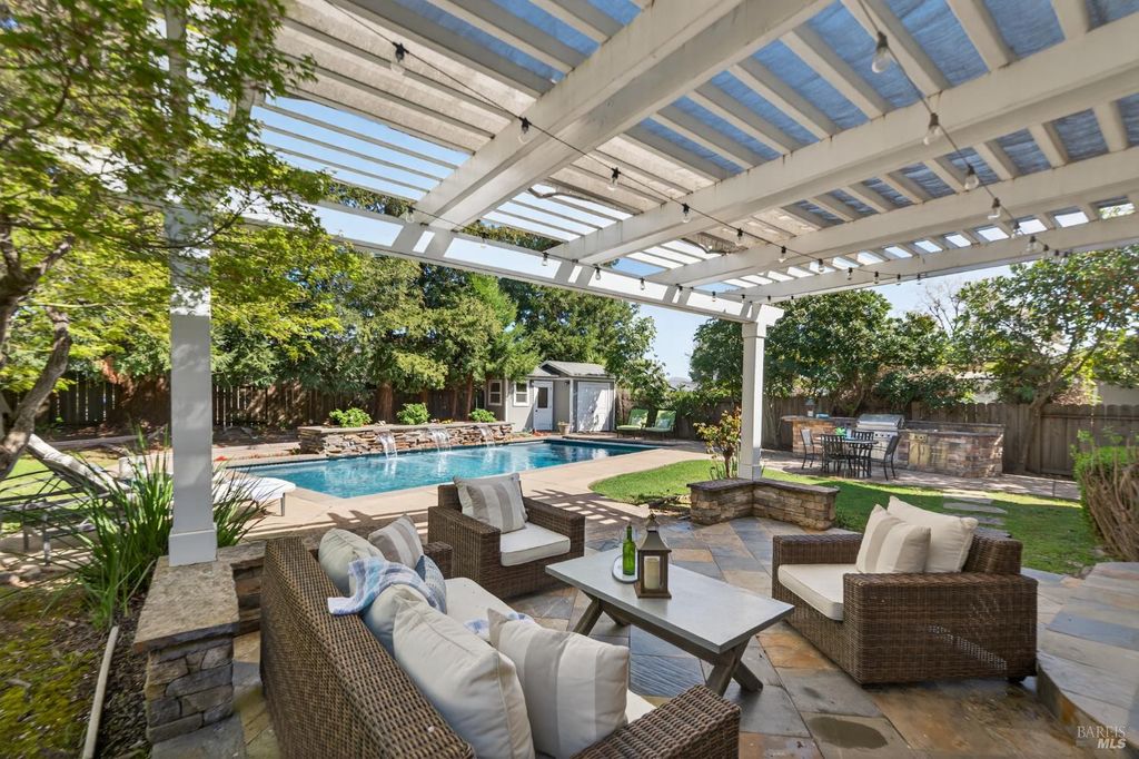 3932 Montrose St, Napa, CA 94558