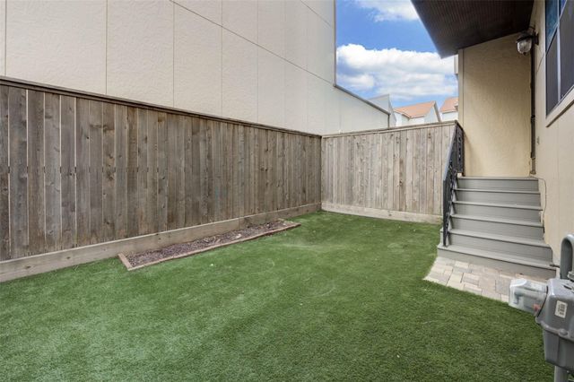 1809 W 24th Street, Houston, TX 77008