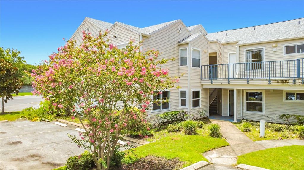 Image 2 of property listing at 2504 WOODGATE BOULEVARD 203, Orlando, FL 32822