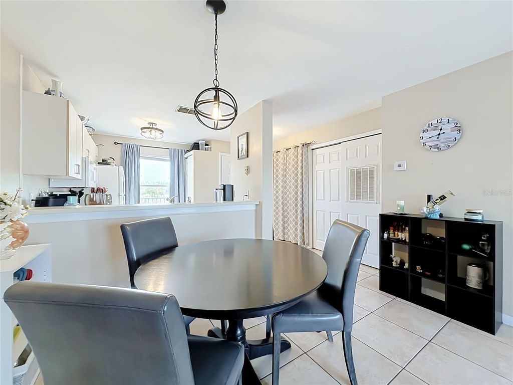 Image 11 of property listing at 2504 WOODGATE BOULEVARD 203, Orlando, FL 32822
