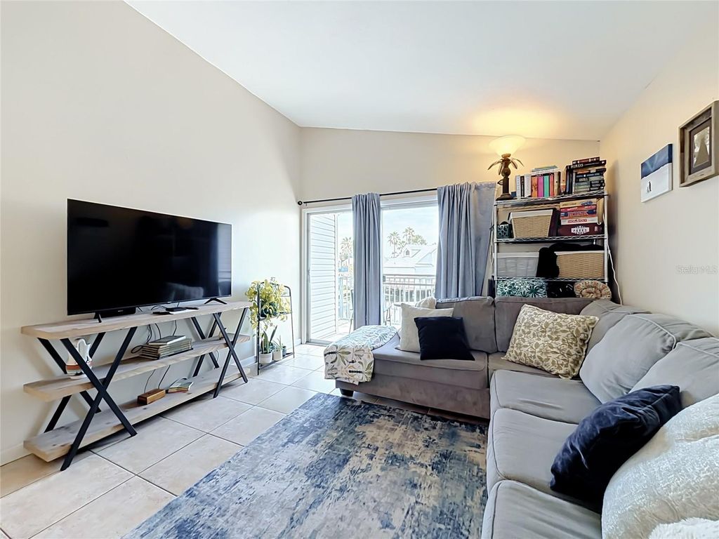 Image 13 of property listing at 2504 WOODGATE BOULEVARD 203, Orlando, FL 32822