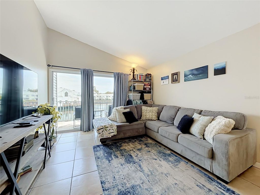 Image 14 of property listing at 2504 WOODGATE BOULEVARD 203, Orlando, FL 32822