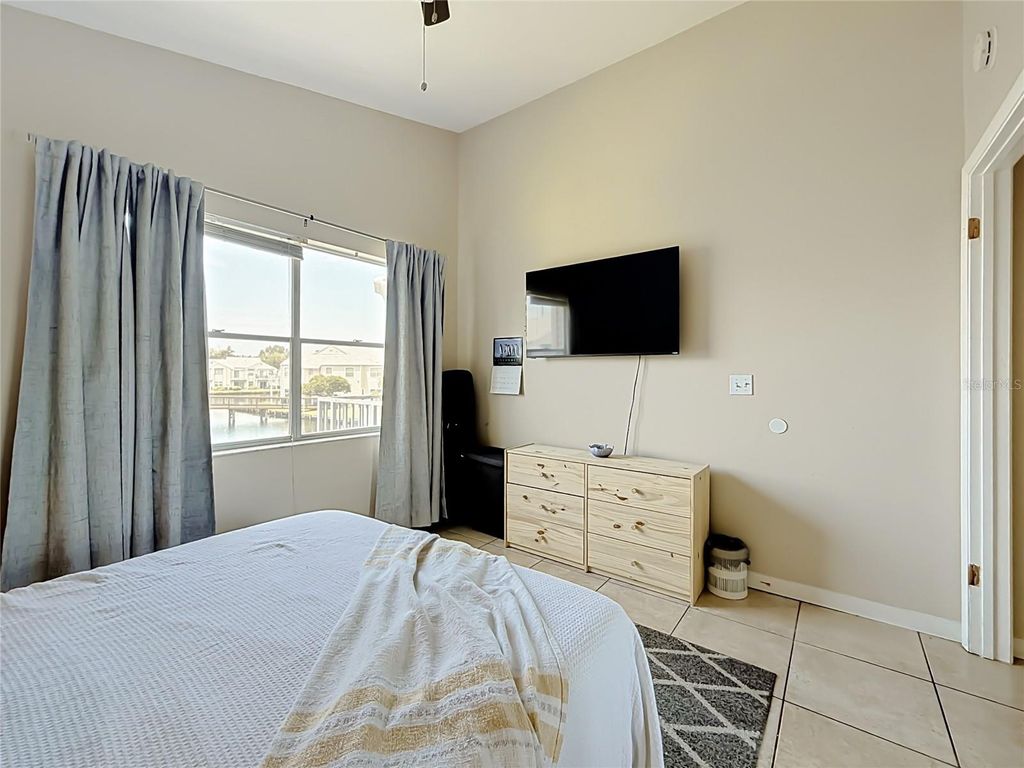 Image 16 of property listing at 2504 WOODGATE BOULEVARD 203, Orlando, FL 32822