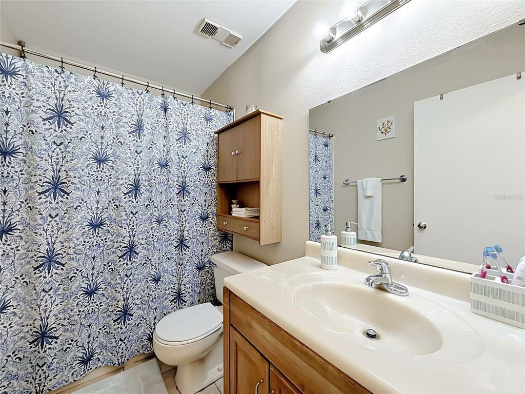 Image 20 of property listing at 2504 WOODGATE BOULEVARD 203, Orlando, FL 32822