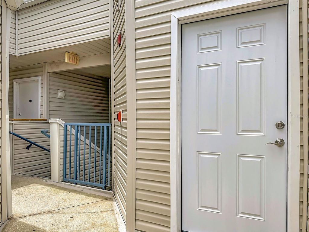 Image 3 of property listing at 2504 WOODGATE BOULEVARD 203, Orlando, FL 32822