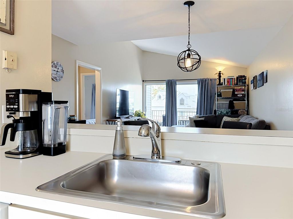 Image 7 of property listing at 2504 WOODGATE BOULEVARD 203, Orlando, FL 32822