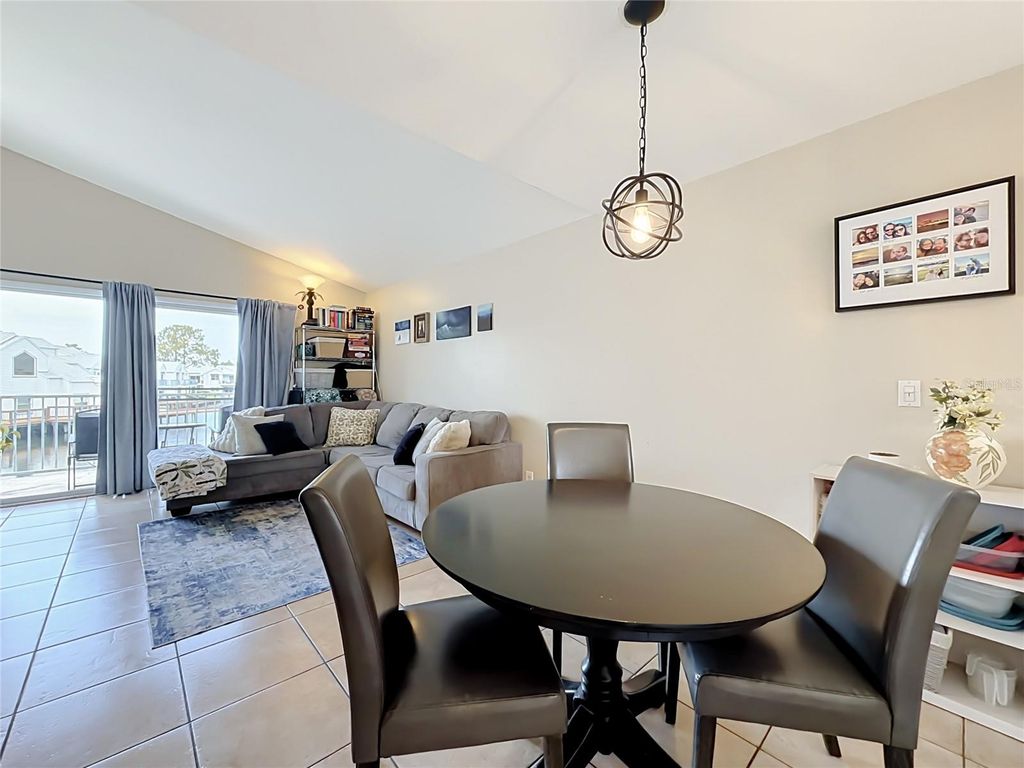 Image 9 of property listing at 2504 WOODGATE BOULEVARD 203, Orlando, FL 32822