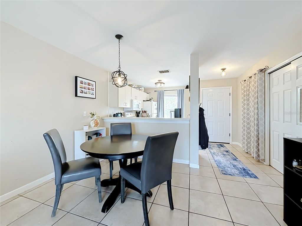 Image 10 of property listing at 2504 WOODGATE BOULEVARD 203, Orlando, FL 32822