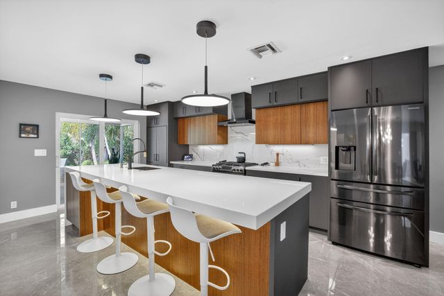 1721 NE 37th Street, Oakland Park, FL 33334