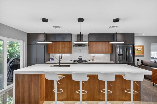 1721 NE 37th Street, Oakland Park, FL 33334