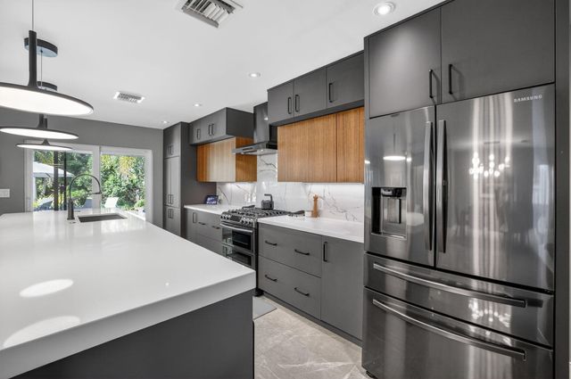 1721 NE 37th Street, Oakland Park, FL 33334