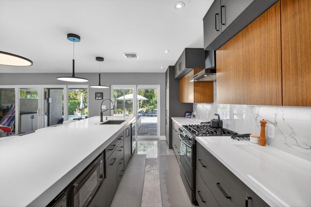 1721 NE 37th Street, Oakland Park, FL 33334