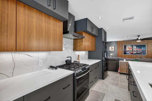 1721 NE 37th Street, Oakland Park, FL 33334